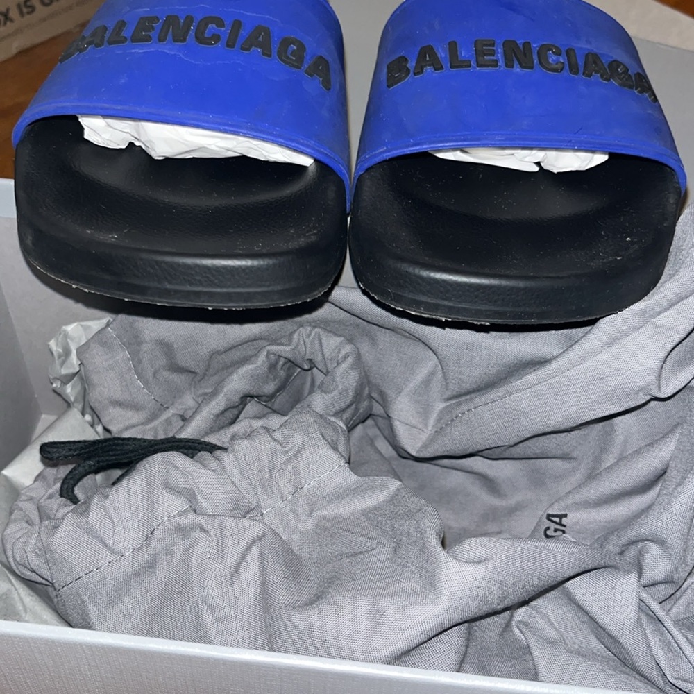 Balenciaga
Rubber Graphic Print Slides - Picture 7 of 7